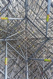 The PERI UP Modular Scaffold is extremely flexible due to its metric grid dimensions of 25 cm or 50 cm. Each leg is positioned to exactly match the geometry and to accommodate the loads to be transferred.
