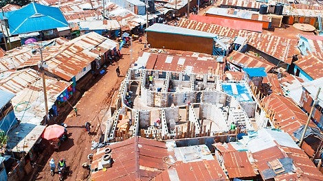 The first successfully completed project with TwistBlock Moulds: the &quot;Oloo&#039;s Children Centre&quot; in the Kibera slum in Nairobi (Kenya) was built from over 7,200 bricks according to plans by Oliver von Malm. The school offers space for 400 children. 