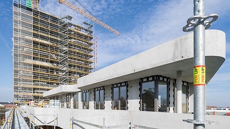 Der IN-Tower am Ingolstädter Nordbahnhof ist geprägt von einer Architektur mit geschwungenen Formen. Der markante Wohnkomplex mit Wohnturm und Sockelbau wurde in nur 11&amp;nbsp;Monaten Rohbauzeit fertiggestellt.