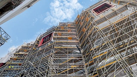 The high-efficiency coal-fired power plant with a 1,600 megawatt biomass co-firing unit plays an important role in modernising and securing the electricity supply in the Netherlands – in combination with the use of wind and solar energy. The PERI UP Scaffolding Kit has clearly demonstrated its flexibility and adaptability during the four-year construction period of the Eemshaven Power Station.