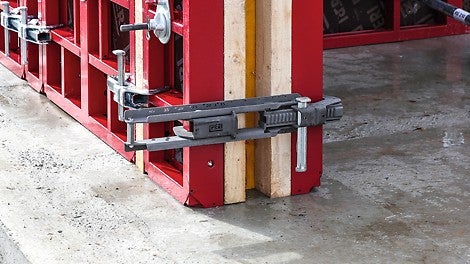 Stirnabschalschiene für Wanstärken bis 15-40 cm 