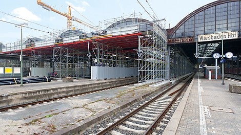 Die fünf Stahl-Glas-Hallen des historischen Kopfbahnhofs werden sukzessive erneuert.