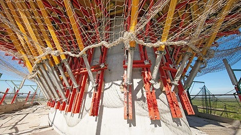 Kitul de construcții VARIOKIT Engineering a oferit echipei șantierului diverse opțiuni pentru acomodarea geometriei complexe a structurii.