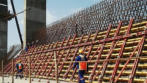 Efficient formwork solutions for port terminal storage areas<br/>