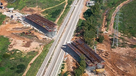 פתרונות מערכות התבניות והפיגומים כמו גם התמיכה השוטפת באתר סייעו להתקדמות עבודות הבנייה של הגשר שאורכו 450 מטר