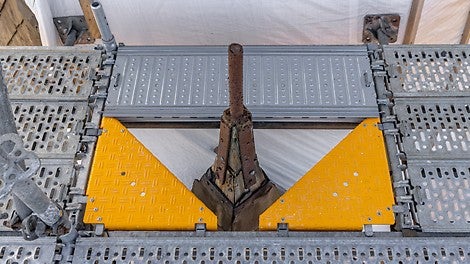 Die Kompatibilität von Flex- und Easy-Bauteilen erlaubte in Verbindung mit System-Eckblechen Detaillösungen für nahezu alle Problemstellen – zugunsten von ebenen Belagflächen ohne gefährliche Stolperfallen.