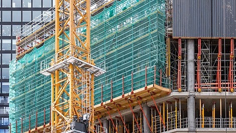 Durch das synchrone Klettern mehrerer Plattformen in die Höhe, das mittels der eingesetzten RCS MAX Hydraulikaggregate und der Antriebsschienen C und CL vonstattenging, wurden besonders kurze Umsetzzeiten erzielt.