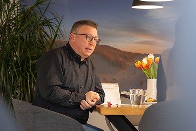 Alle seine Mitarbeiter arbeiten sauber, stimmen sich mit den am Bau beteiligten Unternehmen ab und sind sehr zuverlässig