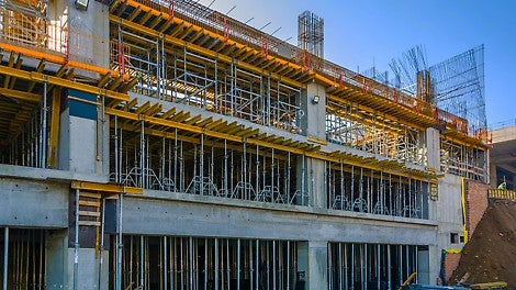 MULTIFLEX se prilagođava svakoj osnovi. Ekstenzija nosača ili promena pravca primarnih nosača obezbeđuje maksimalnu fleksibilnost.