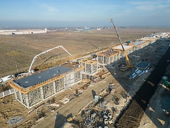 <br/>海天国际控股有限公司是全球领先的工业注塑机制造商，目前该公司已启动其位于鲁马市的综合生产工厂二期工程的建设。CCFG作为该项目的承包商与派利公司携手完成这一项目。 