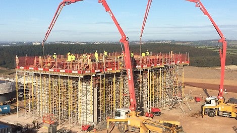 VARIO GT24 Girder formwork being used to construct the 15m high walls. This system is able to withstand high load bearing due to the girder system