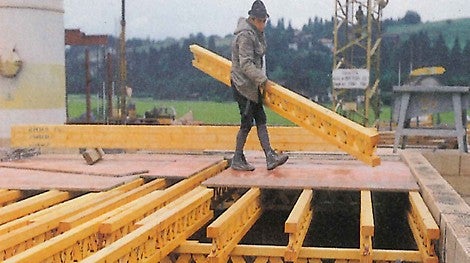 &lt;p&gt;A 36 cm magass&amp;aacute;g&amp;uacute; T&amp;nbsp;70&amp;nbsp;V tov&amp;aacute;bbfejleszt&amp;eacute;sek&amp;eacute;nt az &amp;uacute;j GT&amp;nbsp;24 fa r&amp;aacute;csos gerenda nagyobb rugalmass&amp;aacute;got biztos&amp;iacute;t az &amp;eacute;p&amp;iacute;tkez&amp;eacute;sen, ugyanolyan m&amp;eacute;retstabilit&amp;aacute;ssal &amp;eacute;s 12&amp;nbsp;cm-rel alacsonyabb teljes magass&amp;aacute;ggal.&lt;/p&gt;<br/>