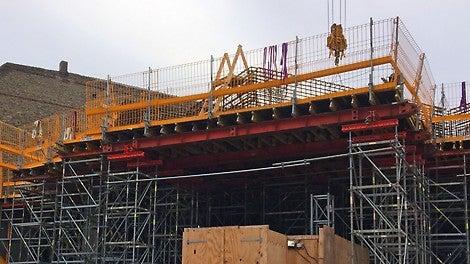 HDT bjælker understøttet af PERI UP