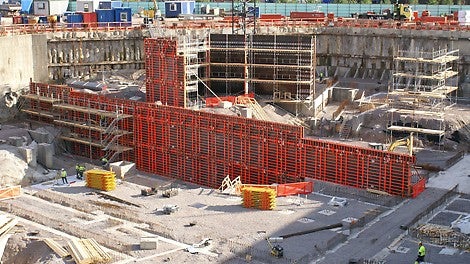 TRIO-seinämuotit konserttisalin seinien valuissa.