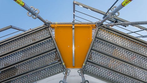 Alles mit System: PERI UP Flex Überwurfbleche sorgen für geschlossene Belagebenen ohne Stolperkanten.