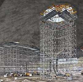 For the refurbishment of the dome, the PERI UP Rosett modular scaffold system served both as shoring as well as working scaffold.