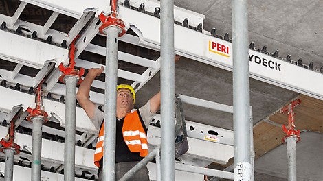 Die SKYDECK Paneele und Längsträger konnten dank des Fallkopfsystems bereits einen Tag nach dem Betonieren ausgeschalt und anschließend in den nächsten Takt umgesetzt werden.