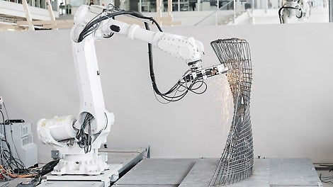 &lt;p&gt;PERI und Silka beteiligen sich am ETH Spin-Off MESH AG. Die MESH AG hat die weltweit erste roboter-gest&amp;uuml;tzte Technologie zur effizienten und kosteng&amp;uuml;nstigen Herstellung von komplexen Stahlbetonteilen ohne Schalung entwickelt.&lt;/p&gt;<br/>