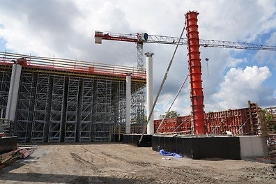 Flexibilní zajištění dodávek bednění a lešení od PERI probíhalo po celou dobu výstavby