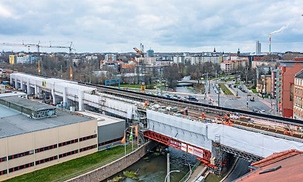 Die Sanierung des 275 m langen Eisenbahnviadukts mit 12 Brückenfeldern, davon 2 Fachwerkbögen, ist äußerst aufwendig.