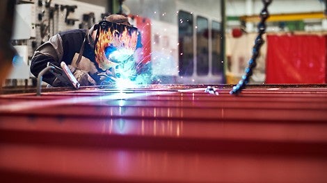 PERI Systeme sind für eine lange Lebensdauer ausgelegt. Bei Rahmenschalungen z. B. lassen sich selbst stark beschädigte Elemente nach der Reparatur und mit einer neuen Schalungsplatte belegt für unzählige weitere Einsätze nutzen. 