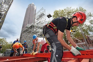 All prospective scaffolders should bring along team spirit; among other things, having a good sense of proportion and spatial imagination are important requirements for an apprenticeship in the scaffolding trade.