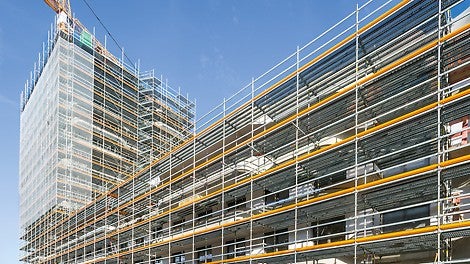 Der Rohbau des IN-Towers am Ingolstädter Nordbahnhof mit seinem L-förmigen Sockelbau und dem 50&amp;nbsp;m hohen Wohnturm wurde mithilfe einer PERI Schalungs- und Gerüstlösung in rascher Taktfolge innerhalb eines Jahres fertiggestellt.