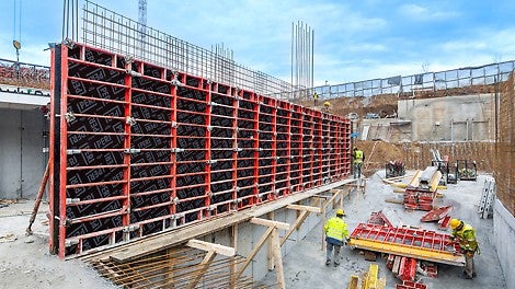 DOMINO oplata je dobro rešenje prilikom izrade temelja. Elementi različite visine, sa upuštenim anker mestima posebno su pogodni, budući da su fleksibilno primenljivi.