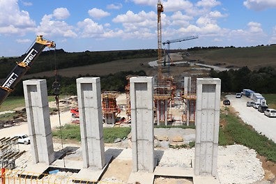 Изградени стълбове