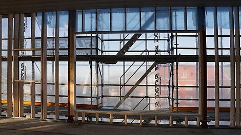 Den väderskyddade arbetsplatsen skapar en säker och effektiv arbetsplats för byggföretagets personal