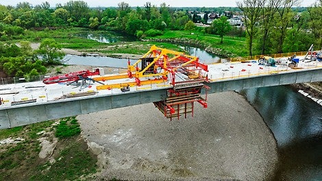 VBC - to wózek nawisowy PERI VARIOKIT do betonowania wspornikowego.<br/>