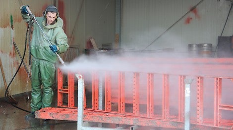 Аппарат высокого давления в 1000 бар удаляет загрязнения даже в самых труднодоступных местах. Дополнительной механической обработки не требуется.