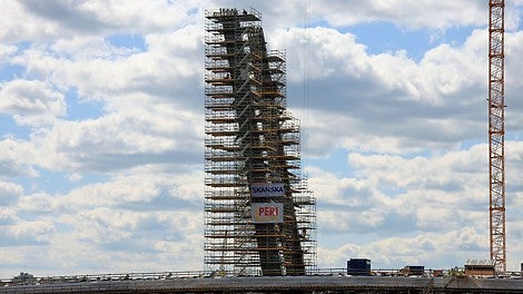 Molempien pilareiden ympärille kasattiin oma työteline.