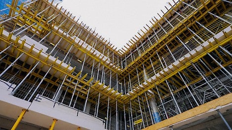 Budowa obiektu biurowego Towarowa 22 w Warszawie