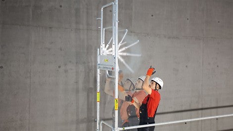 提前安装的防护栏保证快速、可靠地组装系统。<br/>