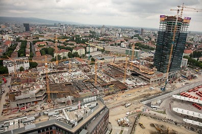 Náročnosť technického návrhu nepozostávala len z rozsahu, ale aj z rôznorodosti tvaru nosných konštrukcií, čoho dôkazom je fakt, že na technickom oddelení v PERI pracovali na návrhoch debnenia a lešenia denne súbežne dvaja technici, jeden zo Slovenska a jeden z Česka, viac ako jeden rok.