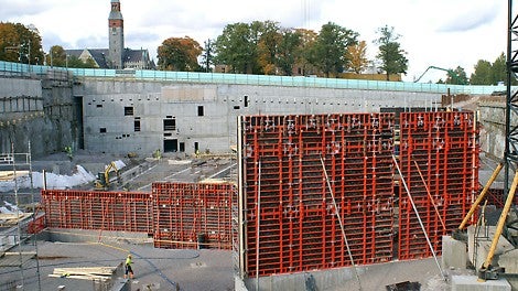 Projektin seinämuottimäärä vaihteli 2000 - 3000 m² välillä, ja parhaimmillaan seiniä valettiin suurina, kolmen kerroksen valuina.
