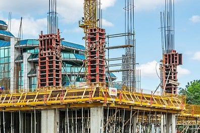 Brzo i jednostavno prilagođavanje visine i preseka uz korišćenje što manjeg broja sistemskih elemenata važan je kriterijum za višestruku primenljivost oplate stubova.