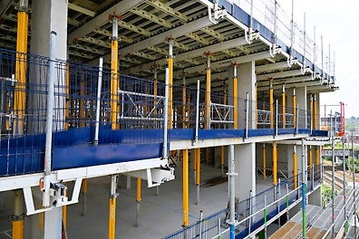 Efficient and versatile slab formwork solution – the PERI SKYDECK system delivers precision, speed, and cost-effectiveness for modern concrete building projects.