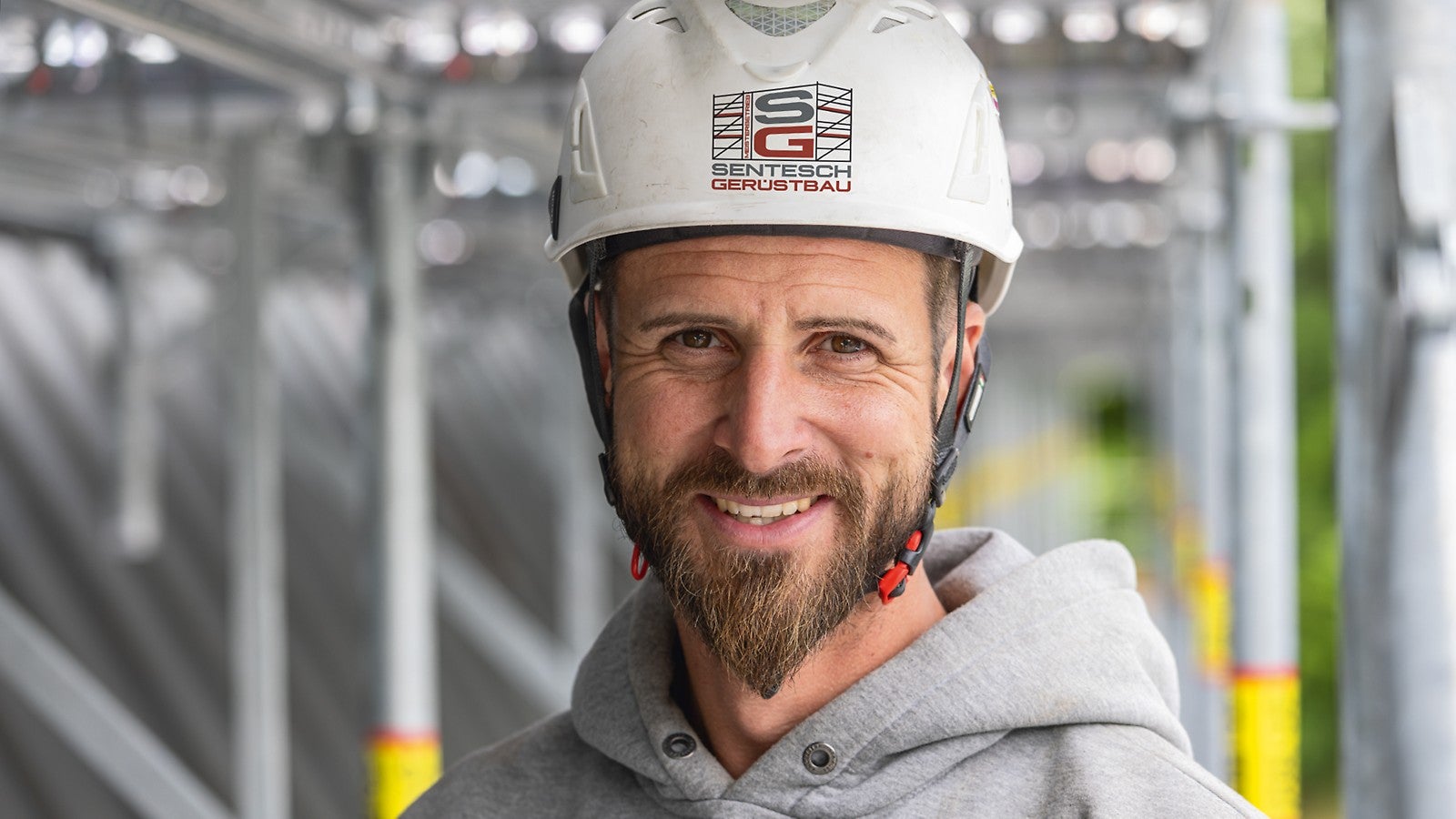 Portraitaufnahme von Stefan Sentesch, Gerüstbaumeister und Inhaber von Sentesch Gerüstbau