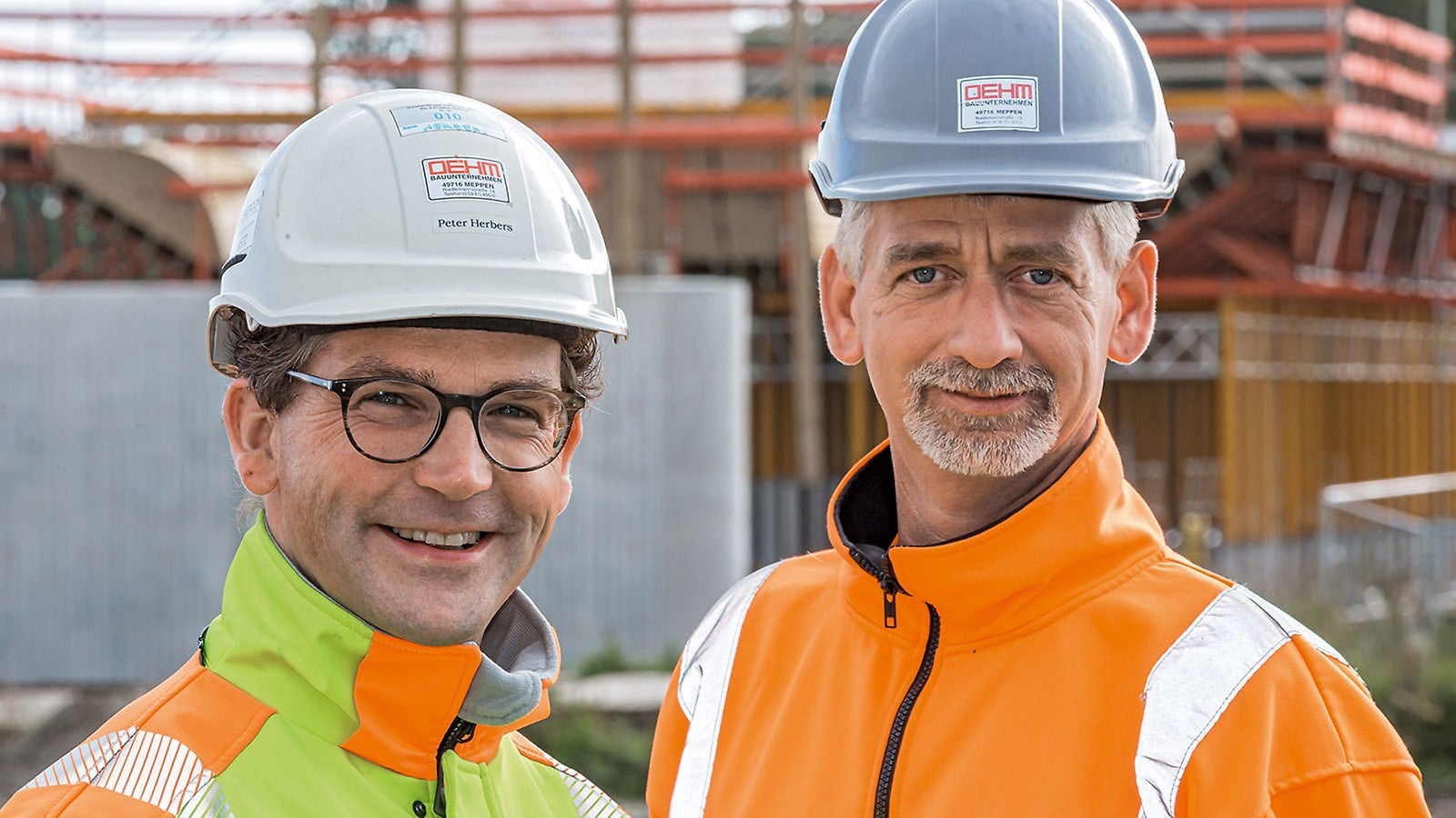 Sämtliche Systeme bei PERI haben vielfältige Einsatzmöglichkeiten. Durch die leicht verständliche Handhabung können wir mit geringem Aufwand sicher und qualitativ hochwertig arbeiten. Dank fachkundiger Unterstützung durch den PERI Fachberater können wir die Idee eines flachgegründeten Traggerüstes bei einer tiefgegründeten Brücke umsetzen. Und die Ausführung der VARIOKIT Überbauschalung als Umsetzeinheiten verschafft uns einen erheblichen zeitlichen Vorteil.