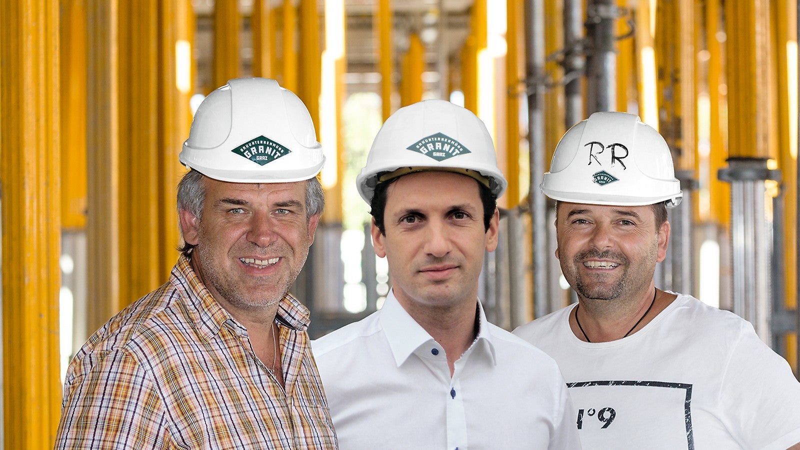 Bedingt durch die kurze Rohbauphase von 6 Monaten und der drei zu errichtenden Geschossdecken von jeweils ca. 7.000 m² wurde das Schalungssystem SKYDECK verwendet, welches ein abschnittsweises Bauen bei gleichzeitig rascher Umsetzung möglich machte. Durch den Einsatz von SKYDECK im Bereich der Decken und Unterzüge und MAXIMO im Wandbereich war es uns möglich, die kurze Bauzeit einzuhalten und auch noch zu verkürzen. Gerne werden wir auf diese Schalungen bei weiteren Projekten zurückgreifen.