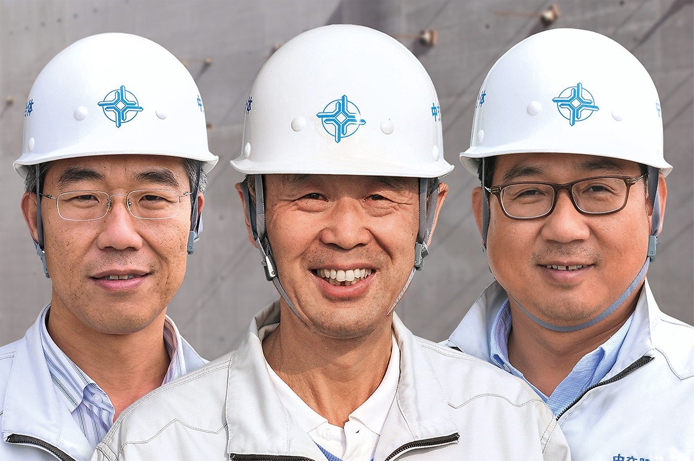  “PERI公司的团队出色地解决了沉管预制模板设计难题。在此过程中，我们充分感受到PERI公司的专业水平、工程经验、工作效率和合作精神，诚挚感谢PERI公司为港珠澳大桥岛隧工程建设做出的贡献。” 