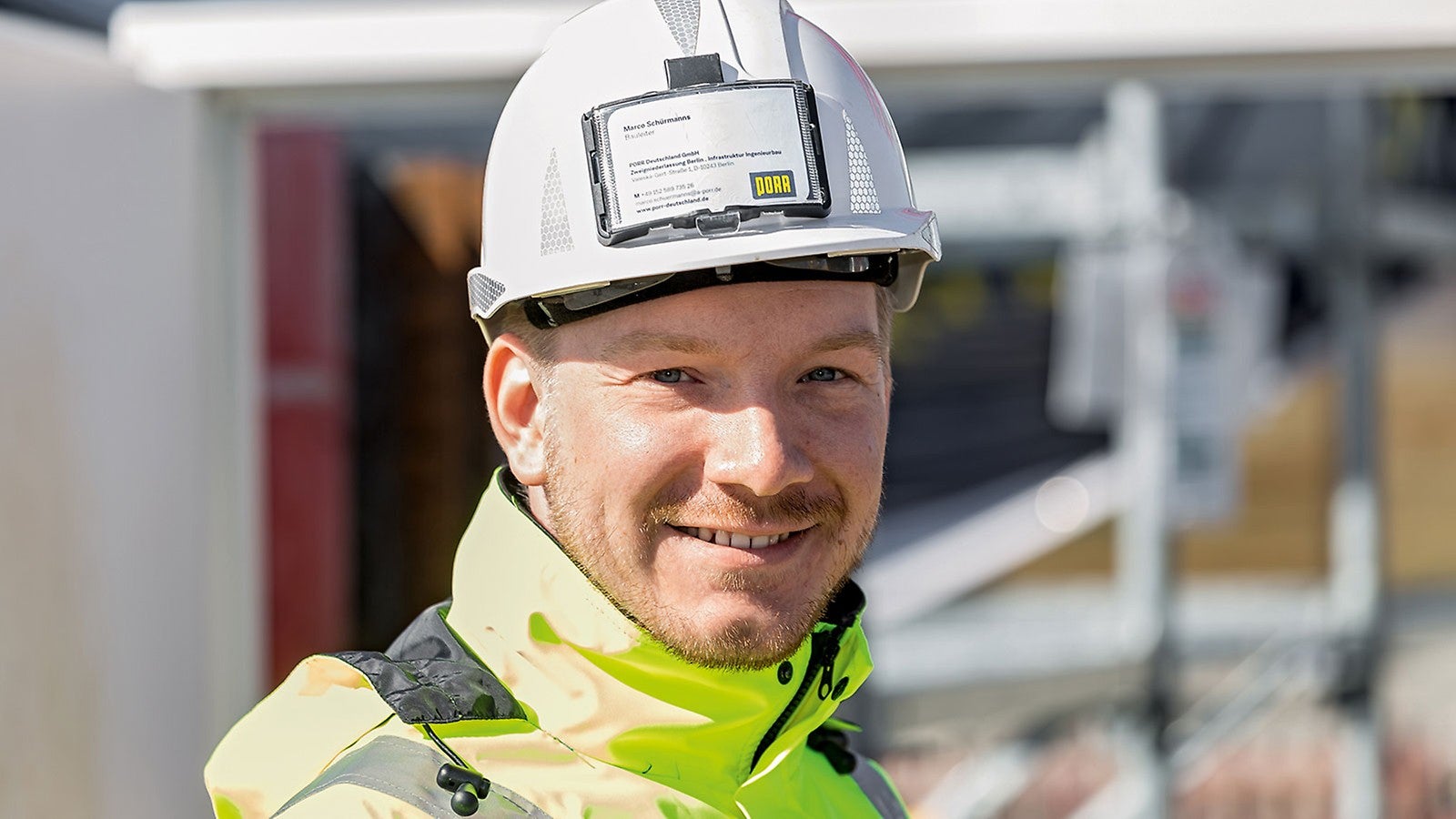 Wir setzen für den gesamten Tiefbauteil des Pumpwerks Schalung und Gerüst von PERI ein. Besondere Herausforderungen waren die runden Außenwände, die mit drei Kletterschalungssätzen realisiert wurden – mit sofortiger Nachbehandlungsmöglichkeit des Betons von den Nachlaufbühnen aus. PERI UP wurde bei uns in verschiedenster Weise als Traggerüst, Treppenturm, Absturzsicherung und Fassadengerüst eingesetzt. Hierbei ist sicherlich die einfache Handhabung wie auch der individuelle Einsatz hervorzuheben. Die Zusammenarbeit mit PERI Berlin hat immer sehr gut funktioniert und es war für jede Frage immer der richtige Ansprechpartner erreichbar – auch bei kurzfristigen Maßnahmen.