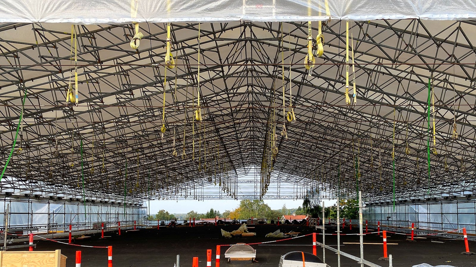 Overdækning LGS 150 med et spænd på 42 meter over Holtehallen