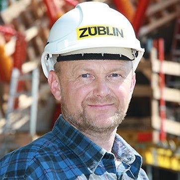 Statement von Thomas Haider: Der VARIOKIT Schalwagen unterscheidet sich wesentlich von unseren bisherigen Systemen. Alles hat gut funktioniert – es gibt eigentlich nichts, was noch zu verbessern wäre. PERI hat seine Erfahrung voll eingebracht.