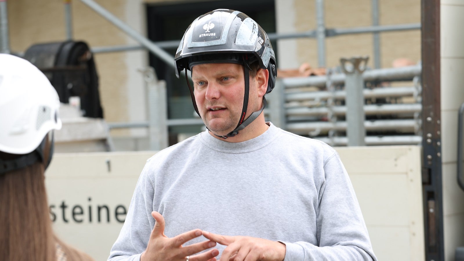 Die Faszination Gerüstbau liegt für den Geschäftsführer in der sichtbaren, handwerklich<br/>perfekten Arbeit, dem vertrauensvollen Miteinander mit den Kollegen und der erfüllenden Herausforderung als Unternehmer.