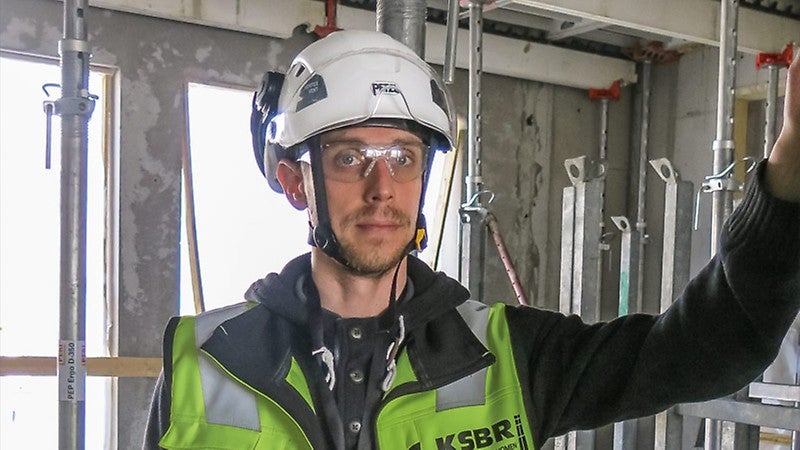 “Not only in winter is it important to choose the right formwork solution because the Finnish climate can lead to challenges all the year round. The new PERI solution allows summer and winter use with only one formwork system. The MAXIMO elements are simply supplemented with heating elements and the heat supply ensures an uninterrupted hydration process – the right solution for concreting at low temperatures. For us, it is important to work with high-quality systems every day. Using MAXIMO MXH was well worth it and the system has more than justified its reputation.”