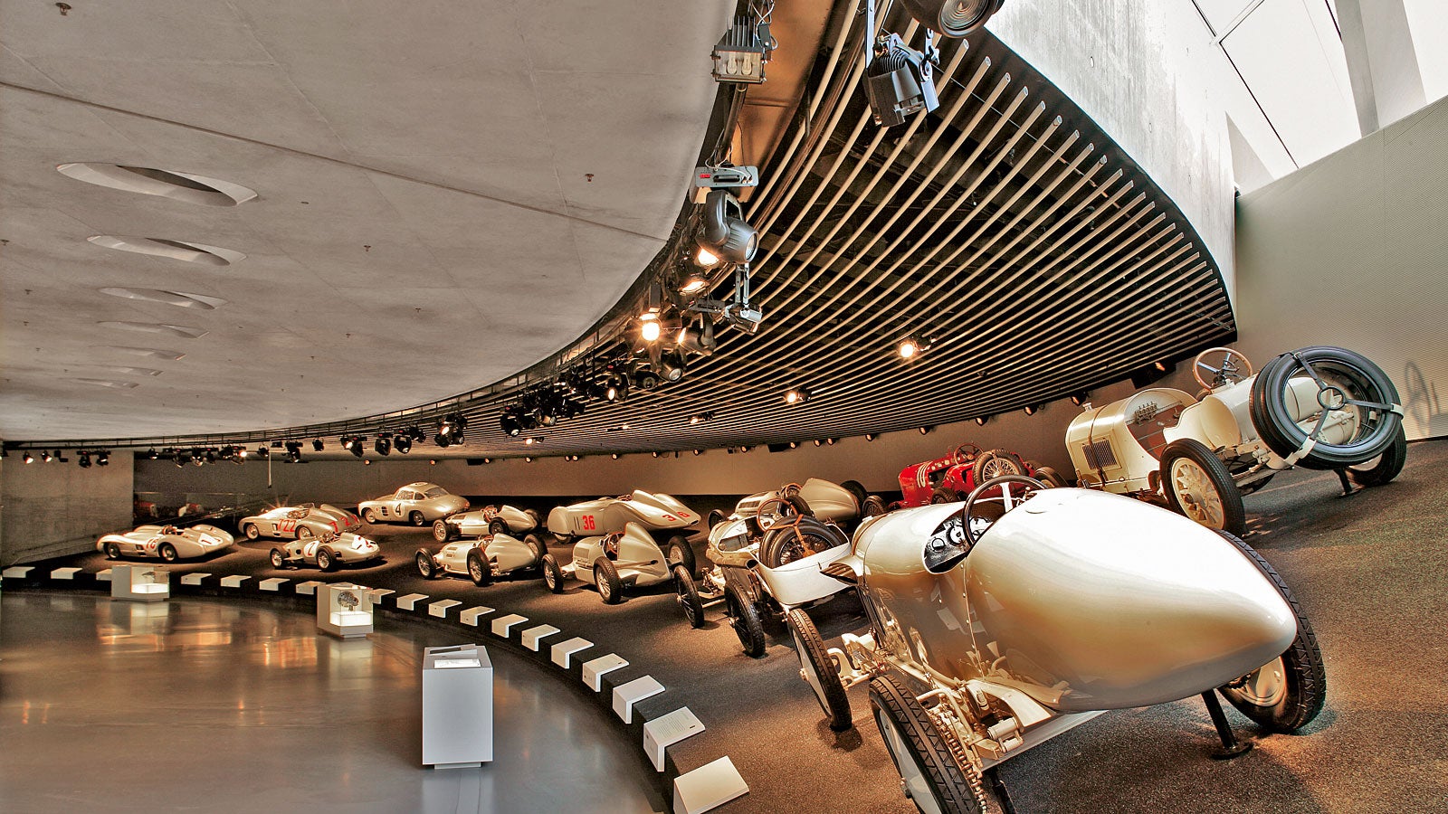 Bis zu 5.000 Besucher täglich können im Mercedes-Benz Museum 120 Jahre Automobilgeschichte bestaunen.