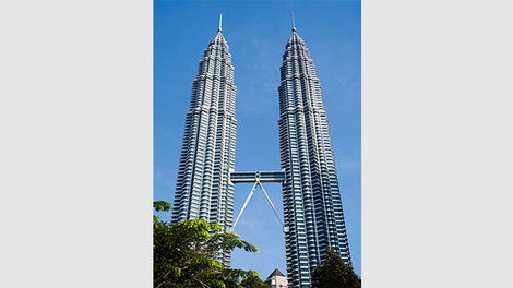<p>Beim Bau des mit 452 m damals h&amp;ouml;chsten Geb&amp;auml;udes der Welt in Kuala Lumpur, Malaysia, sorgt der Einsatz des ACS Selbstklettersystems f&amp;uuml;r einen reibungslosen Bauablauf.</p><br/>